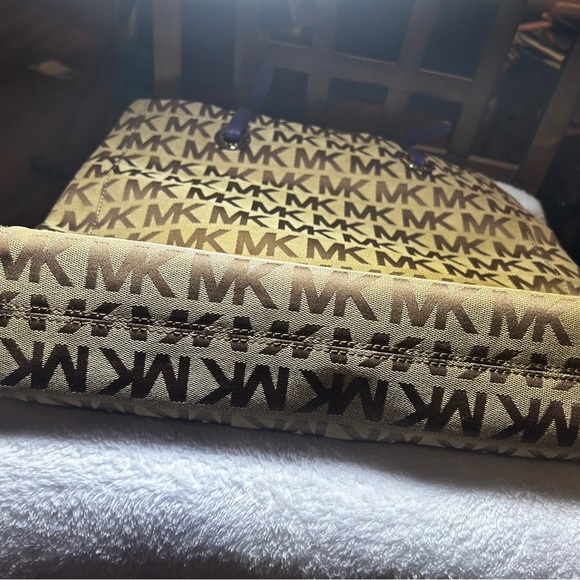 Pre-Owned Authentic Michael Kors Purse - Picture 4 of 5